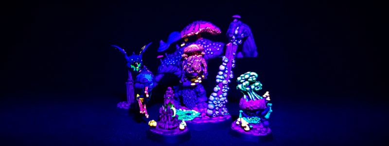How does fluorescent paint work